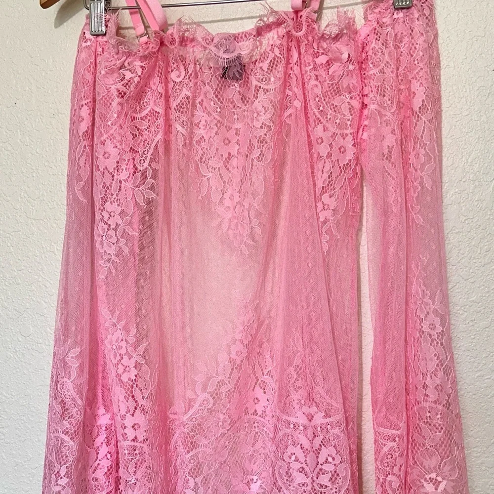 Elegant Pink Lace Sleepwear - Picture 4 of 7